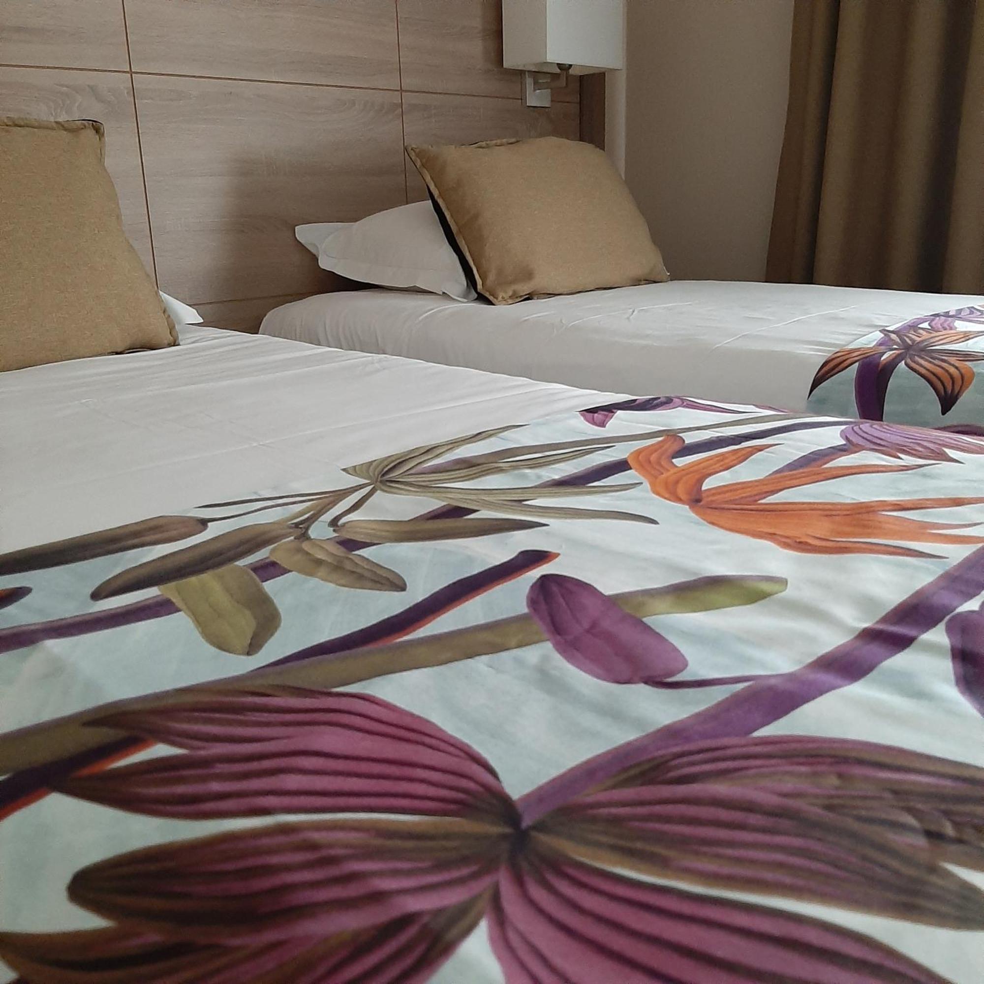 Logis Hotel Relais Saint Jacques - Chateauroux Deols Ngoại thất bức ảnh