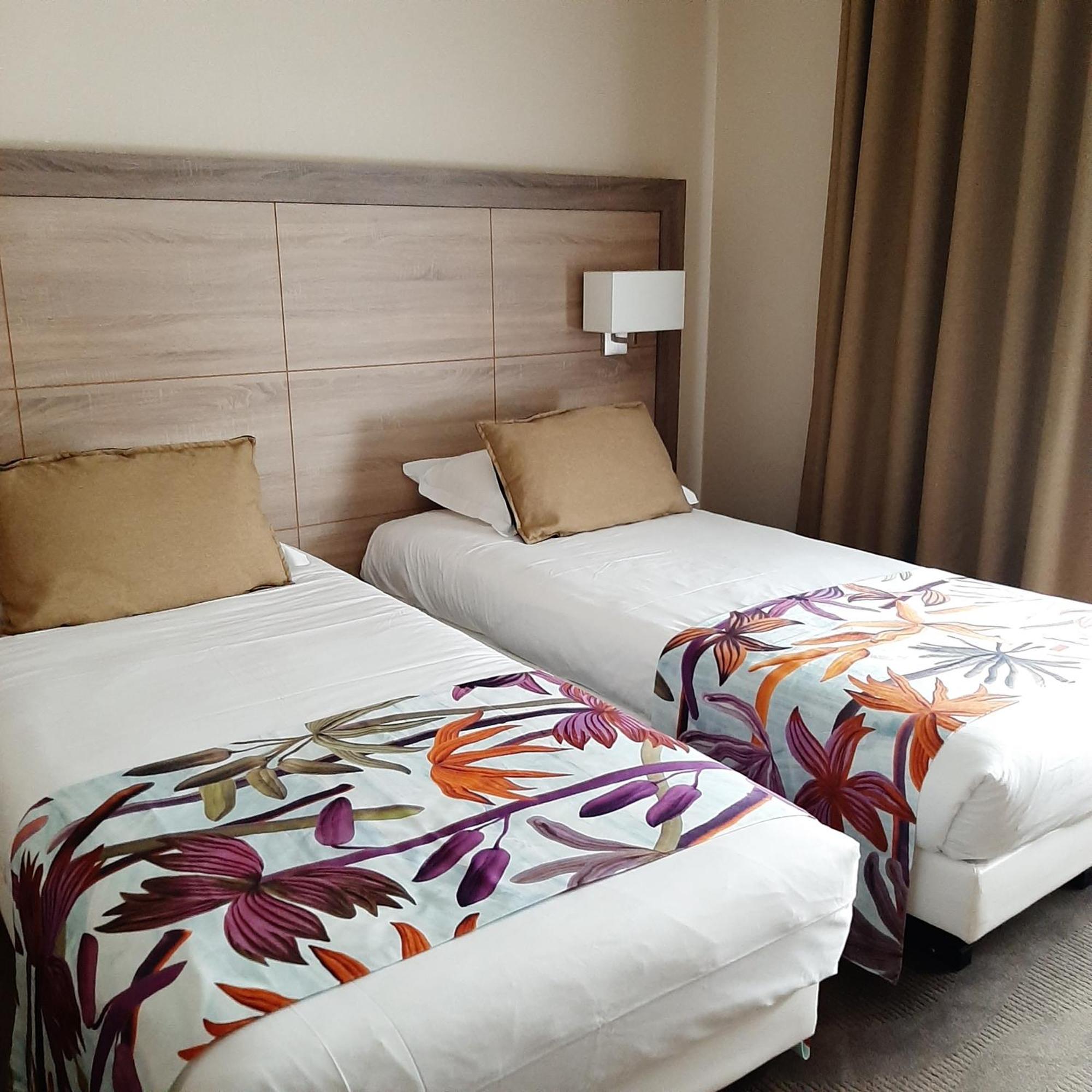 Logis Hotel Relais Saint Jacques - Chateauroux Deols Ngoại thất bức ảnh